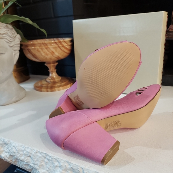 LAST CHANCE New in box pink vintage style peep toe heels - Picture 5 of 5